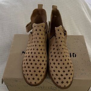 Musse & Cloud Beige Perforated Boots